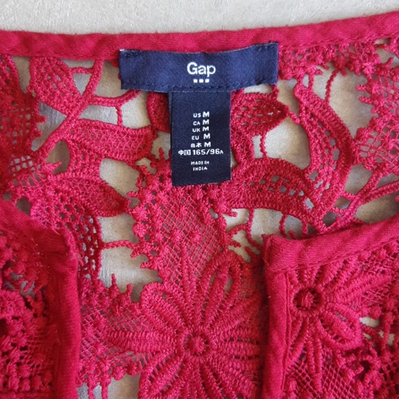 GAP tank top with lace detail size M - Picture 3 of 4